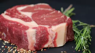 Безопасную порцию мяса для человека назвала диетолог