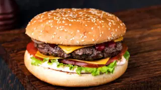 Индекс "Биг Мака": доллар должен стоить 159 тенге