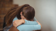 Женщина заставляла дочь вступать в половую связь с чиновником в Актюбинской области