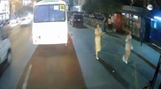 Взрыв автобуса с пассажирами попал на видео в российском Воронеже