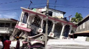 Число жертв землетрясения на Гаити возросло до 1297 человек