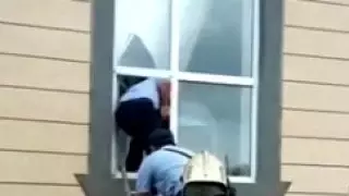 Проверяющие влезли в окно ресторана, чтобы остановить той в Балхаше