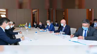 Президент Токаев обсудил сотрудничество с Samsung и Doosan