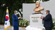 Президент Токаев открыл бронзовый бюст Абая в Сеуле