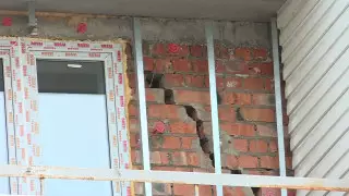 Новая пятиэтажка треснула сверху донизу в Усть-Каменогорске