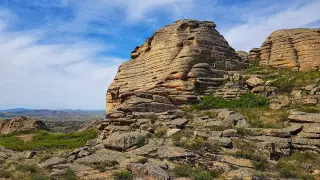 "Стихия когтями расцарапала землю": Какие загадки скрывают горы Коныркызылтау