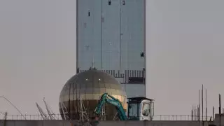 В центре Нур-Султана начали сносить здание