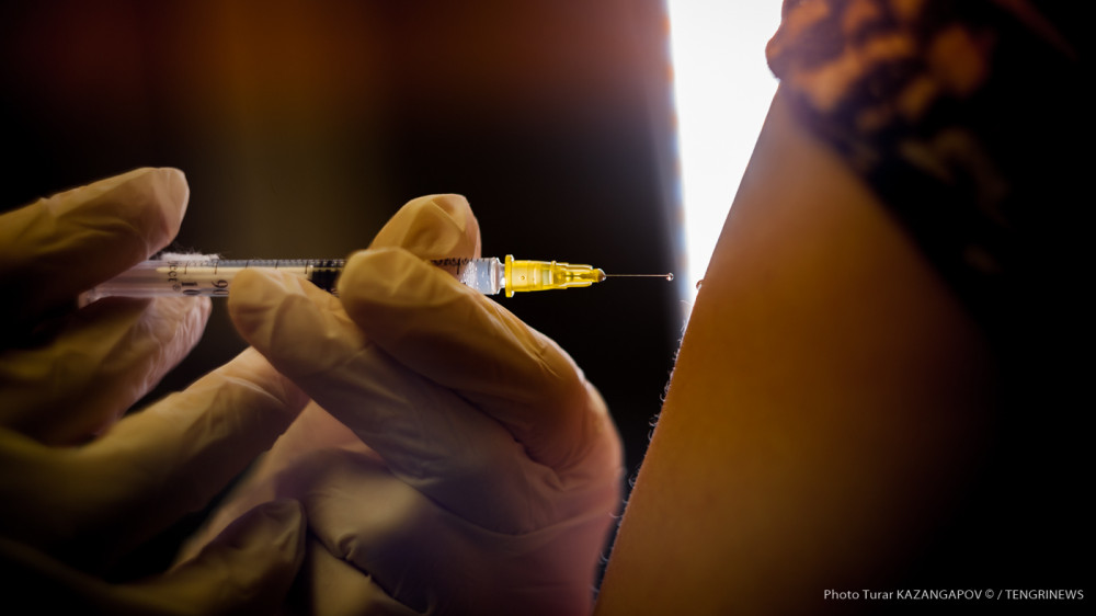 Путевки, бытовая техника и сено:  чем премируют вакцинированных в Костанайской области