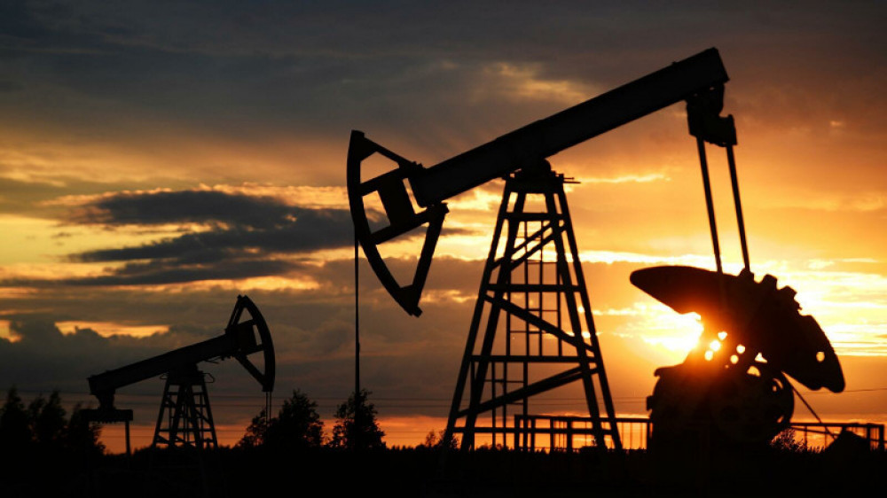 Нефть подешевела до рекордного за 3 месяца значения