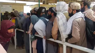 Афганцы придумали хитрый способ официально пересечь границу Узбекистана