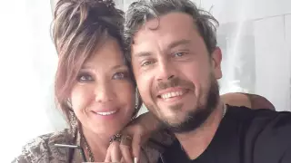 57-летняя певица Азиза впервые официально вышла замуж