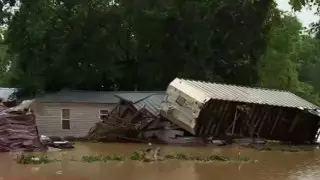 Более 20 человек погибли из-за наводнения в США