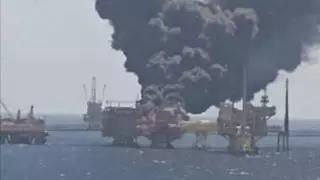 Видео взрыва на нефтедобывающей платформе в Мексиканском заливе появилось в Сети
