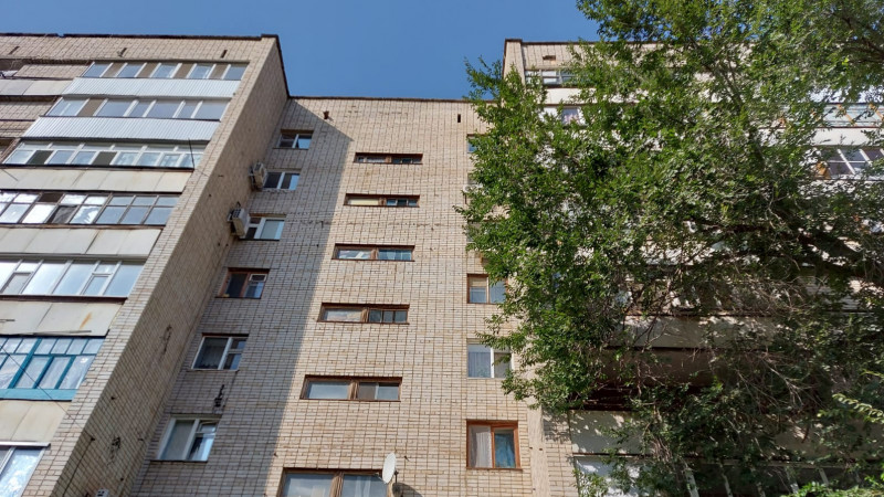 В Уральске рабочий погиб, упав с крыши девятиэтажного дома