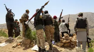 Балаларды қалқан еткен, танымал әзілкеш өлтірілген. Ауғанстанда не болып жатыр?