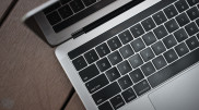 Apple запатентовала MacBook с двумя экранами - источник