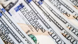 Назван официальный курс доллара на праздничные дни