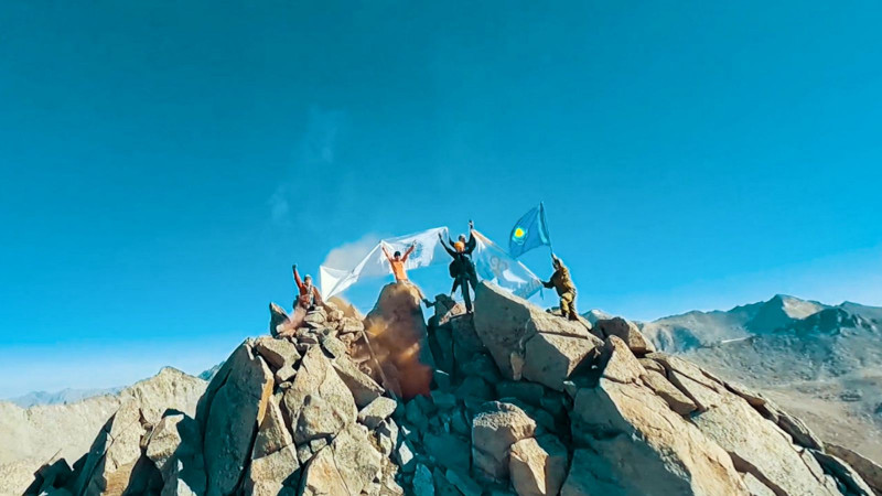 Альпинисты из Алматинской области покорили вершину Джунгарского Алатау