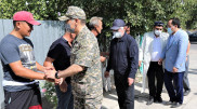 Сапарбаев и Ермекбаев навестили семьи погибших при взрывах в Жамбылской области
