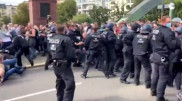 Тысячи берлинцев вышли на акцию протеста против карантинных ограничений
