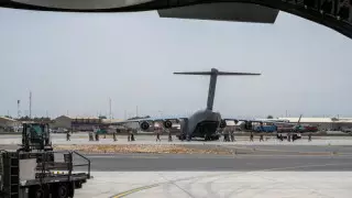 Аэропорт в Кабуле подвергся ракетному обстрелу - СМИ