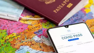 Путаница с сертификатами вакцин мешает туризму - эксперты