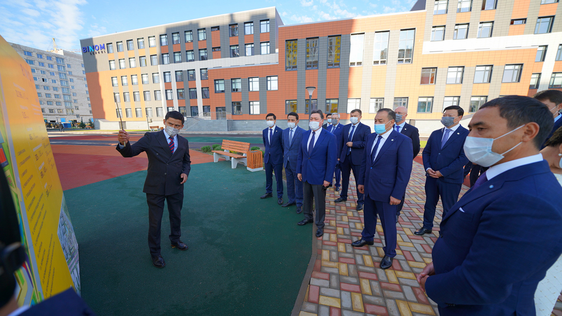 Новая школа откроет двери. Школа Binom Казахстан. Quantum Казахстан школа. Бином Астана. Школа Бином Нурсултан.
