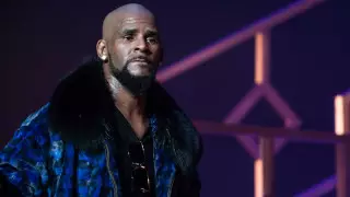 Хип-хоп-артист обвинил певца Ар Келли в домогательствах