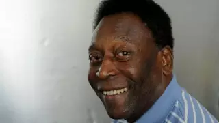 Легендарный футболист Пеле попал в больницу