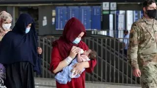 Беженцев из Афганистана должны принимать соседние страны - ЕС