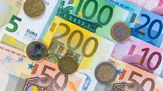 Крупного сбытчика фальшивых евро осудили в Шымкенте