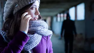 Как грязные мужские ботинки и распущенные волосы могут спасти жизнь девушкам