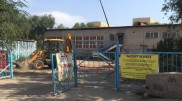 Недостроенную пристройку к школе прокомментировали в акимате Алматы