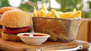 Запретить фастфуд для борьбы с ожирением хотят в Нидерландах