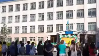 Десятки возмущенных родителей отказались отдавать детей в школу в Уральске