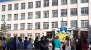 Десятки возмущенных родителей отказались отдавать детей в школу в Уральске
