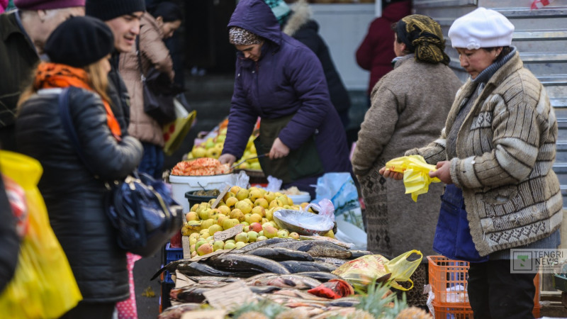"Дохнуть с голоду?": алматинку с медотводом не пустили на рынок