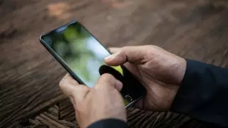 Эксперт объяснил, как вычислить слежку через смартфон