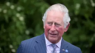 Помощника принца Чарльза обвинили в продаже орденов