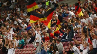 УЕФА допустит болельщиков выездных команд на стадионы