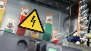 11-летнего мальчика ударило током в парке в Атырауской области