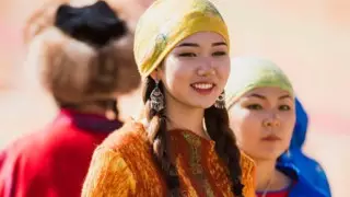 "Үшінші әйел - сайқал". Қазақ адамды жасына қарай қалай атаған?