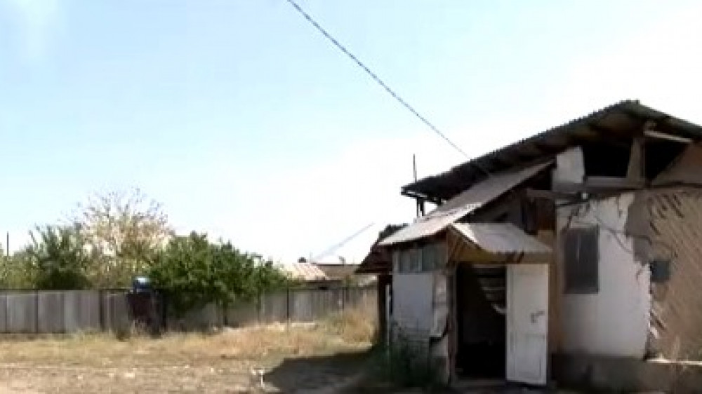 Малолетняя жертва изнасилования вынуждена жить в ужасных условиях в Алматы