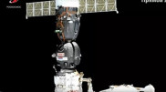 Российские космонавты установили снаружи МКС контейнеры с землей и семенами растений