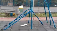 Рухнувшие на детской площадке качели разбили голову девочке в Костанае
