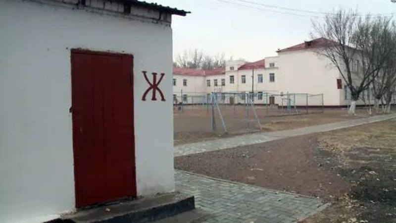 В 8 регионах Казахстана не избавились от уличных туалетов в школах - МОН