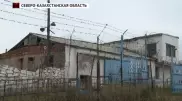 "Нигде в Казахстане такого забора нет". Колонию для убийц продают в СКО