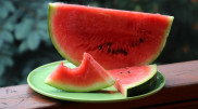 "Семья отравилась арбузами": бабушка и внучка скончались