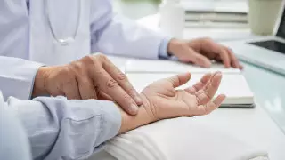 Названы три "звоночка", при которых нужно срочно идти к кардиологу