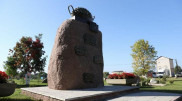 Памятник картошке установили в Беларуси и насмешили людей
